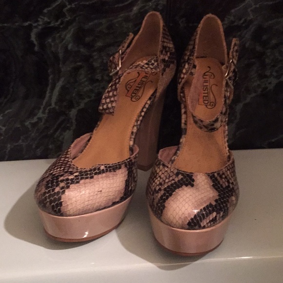 slightly small scratches on heel (no box) - Picture 5 of 7